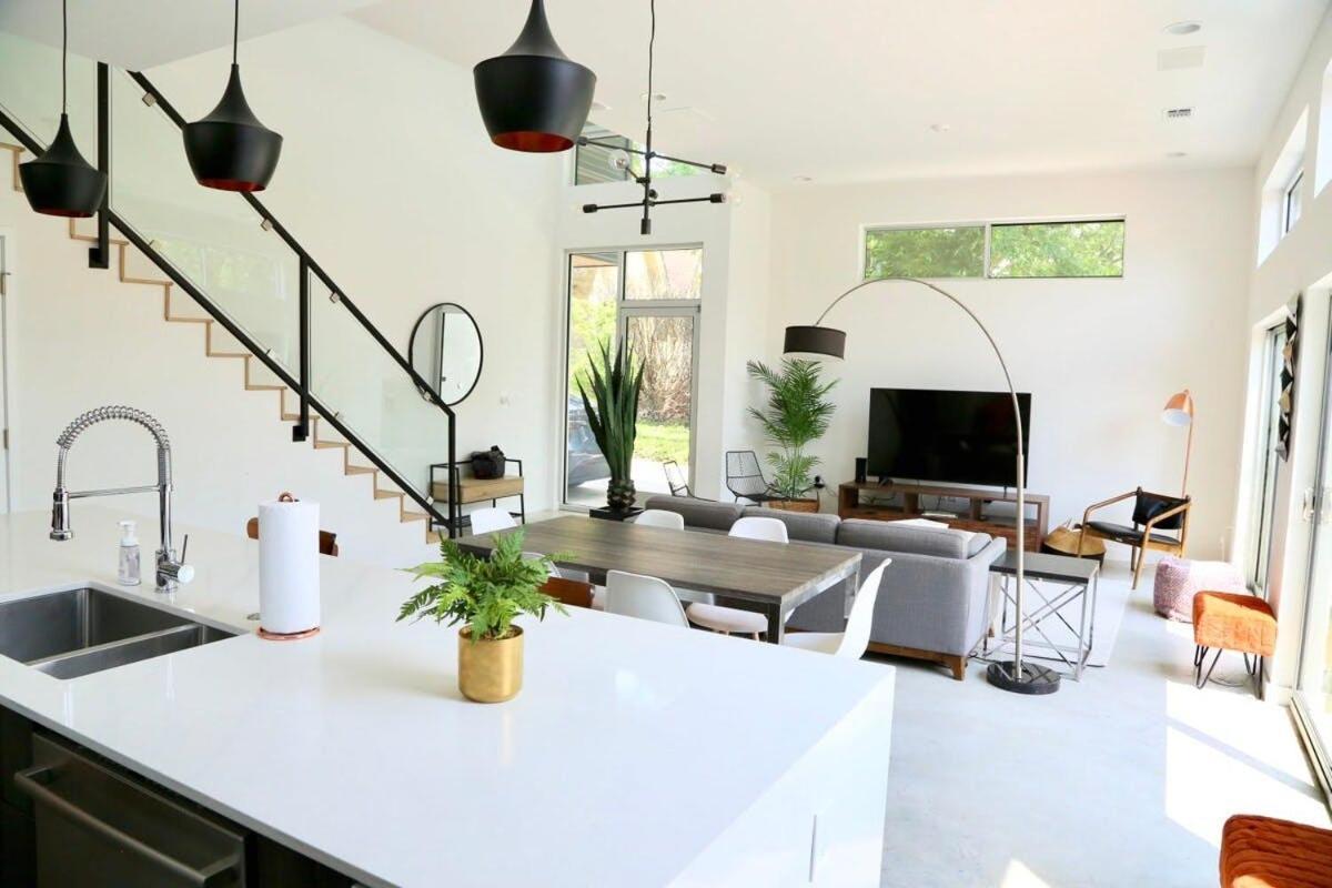 Stunning Modern Home W Pool & Hot Tub In Dt Austin Buitenkant foto